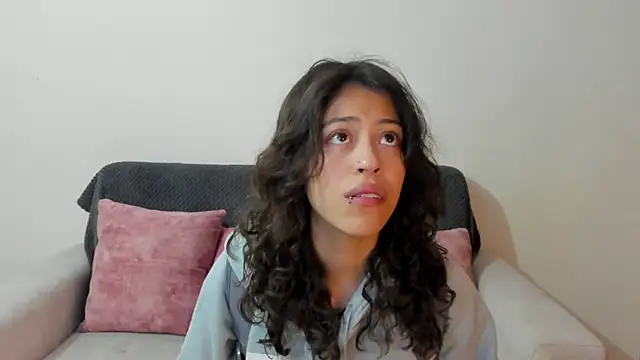 emily jonessxx online show from December 14, 4:56 pm