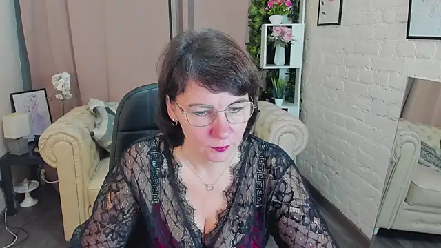 Snapshot of Demi_Mature chatting on November 2, 5:43 am Demi Mature online show from November 2, 5:43 am