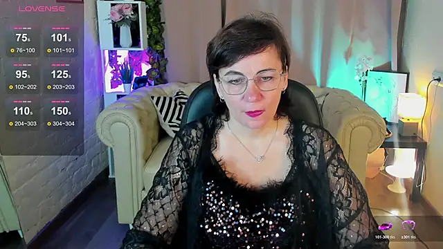 Snapshot of Demi_Mature chatting on November 3, 5:42 am Demi Mature online show from November 3, 5:42 am