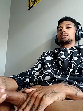 Snapshot of BigPrettyDick777 chatting on March 17, 4:32 pm BigPrettyDick777 online show from March 17, 4:32 pm