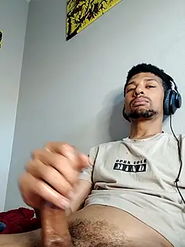 Snapshot of BigPrettyDick777 chatting on March 21, 10:57 pm BigPrettyDick777 online show from March 21, 10:57 pm