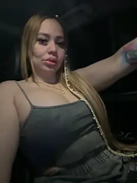 Snapshot of diorcamila chatting on October 23, 3:39 am diorcamila online show from October 23, 3:39 am