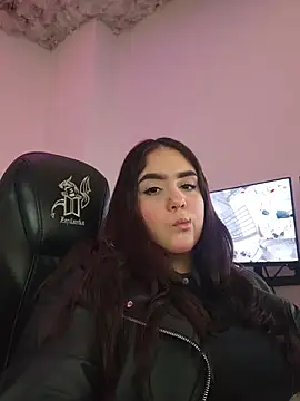 mirandahvelez online show from October 28, 3:32 am