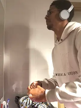 Snapshot of Albert_Madrid chatting on November 6, 1:45 pm Albert Madrid online show from November 6, 1:45 pm