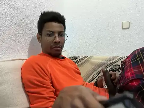 Snapshot of Albert_Madrid chatting on November 28, 6:16 am Albert Madrid online show from November 28, 6:16 am