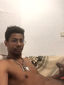 Snapshot of Albert_Madrid chatting on November 29, 8:28 am Albert Madrid online show from November 29, 8:28 am