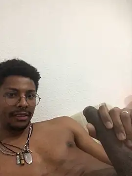 Snapshot of Albert_Madrid chatting on December 5, 8:27 pm Albert Madrid online show from December 5, 8:27 pm