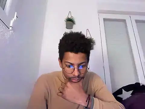 Snapshot of Albert_Madrid chatting on January 9, 5:43 am Albert Madrid online show from January 9, 5:43 am