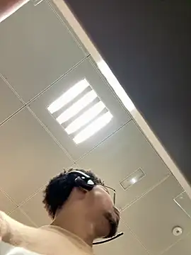 Snapshot of Albert_Madrid chatting on January 15, 9:36 am Albert Madrid online show from January 15, 9:36 am