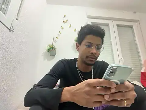 Snapshot of Albert_Madrid chatting on February 5, 5:34 am Albert Madrid online show from February 5, 5:34 am