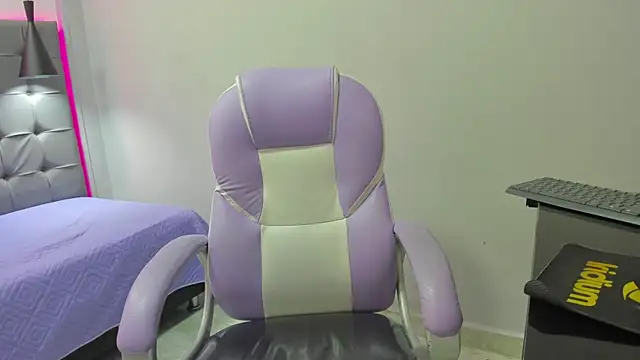 Snapshot of Alan_Grey18 chatting on October 25, 4:09 am Alan Grey18 online show from October 25, 4:09 am
