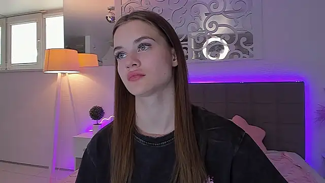 LuisaClover online show from May 10, 12:32 pm