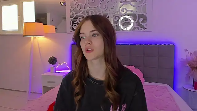 LuisaClover online show from June 4, 12:22 pm