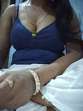 Snapshot of Ezabelljohn chatting on July 3, 9:21 pm Ezabelljohn online show from July 3, 9:21 pm