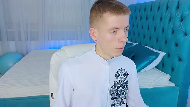 Cristian  Dior online show from February 8, 12:52 pm