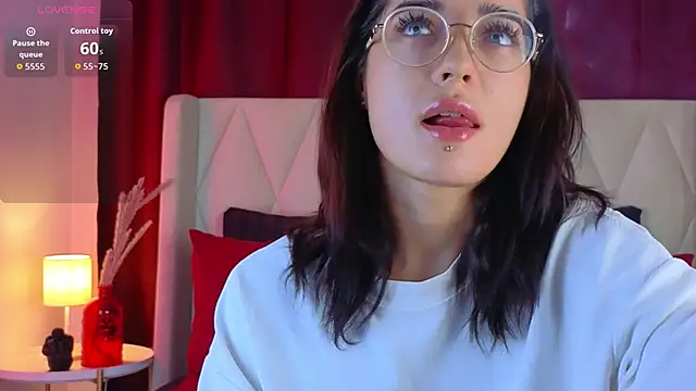 Snapshot of EricaKors chatting on November 8, 8:25 am EricaKors online show from November 8, 8:25 am