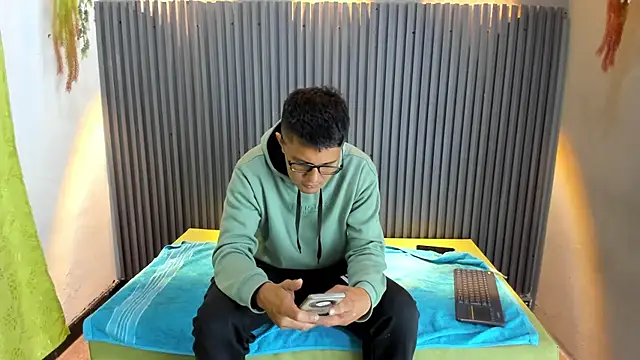 Snapshot of STEPHEN_BONNET chatting on October 25, 12:23 pm STEPHEN BONNET online show from October 25, 12:23 pm