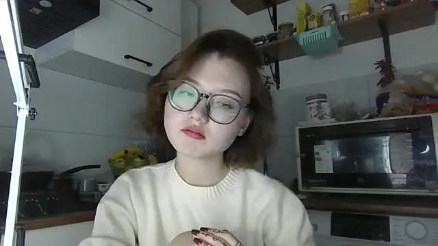 Snapshot of LilysTaylor chatting on October 27, 3:27 pm LilysTaylor online show from October 27, 3:27 pm
