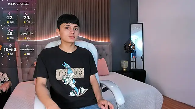 Maxii18  online show from November 12, 7:13 pm