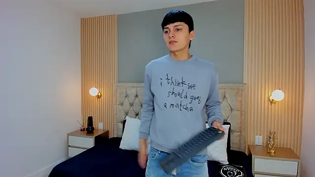 Maxii18  online show from January 14, 2:28 am