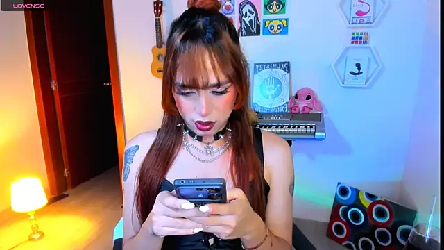 Snapshot of AdelineEsposito chatting on March 16, 3:01 am AdelineEsposito online show from March 16, 3:01 am