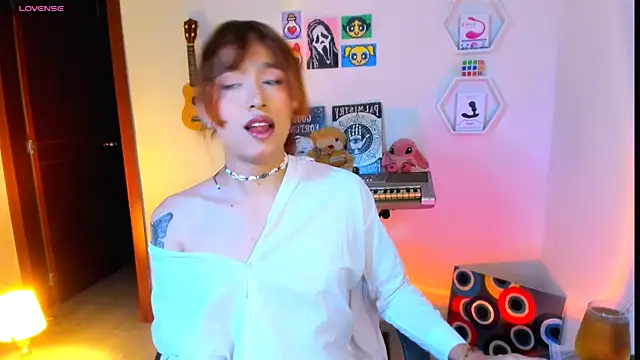 Snapshot of AdelineEsposito chatting on March 19, 2:26 am AdelineEsposito online show from March 19, 2:26 am