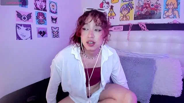 Snapshot of AdelineEsposito chatting on April 8, 4:23 am AdelineEsposito online show from April 8, 4:23 am