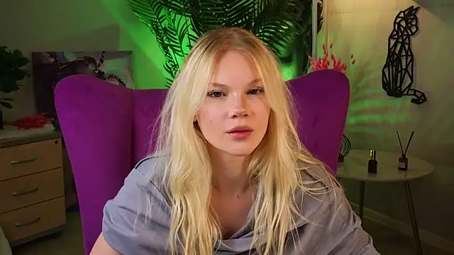 Snapshot of RosalindIsome chatting on October 24, 9:06 am RosalindIsome online show from October 24, 9:06 am