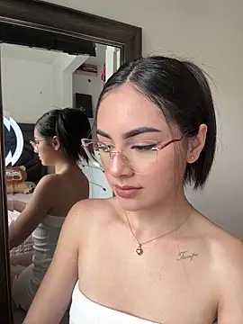 IslaCole online show from January 5, 7:06 pm