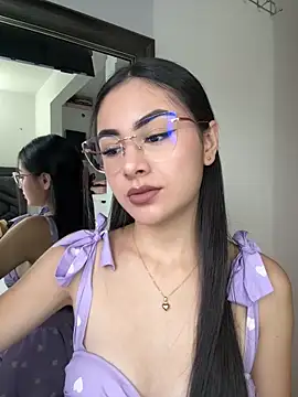 Snapshot of IslaCole chatting on February 25, 10:52 pm IslaCole online show from February 25, 10:52 pm