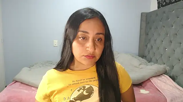 Snapshot of cute8smile chatting on November 3, 10:53 pm cute8smile online show from November 3, 10:53 pm