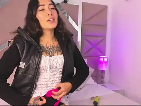 MiaSr love online show from October 27, 7:40 pm