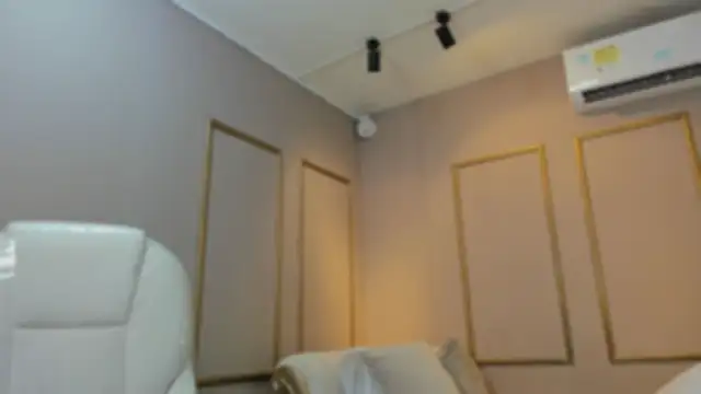 NahimiThompson online show from February 21, 7:37 pm