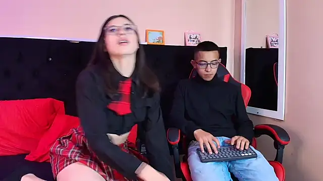 Crimsonsecretts online show from February 10, 12:53 pm