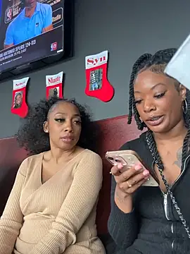 Snapshot of ForbiddenAddictions chatting on December 17, 9:10 pm ForbiddenAddictions online show from December 17, 9:10 pm