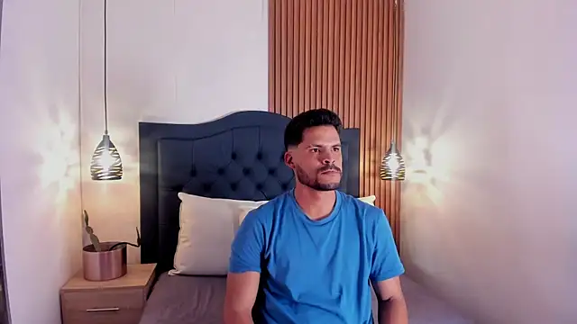 Snapshot of Hamilton_0 chatting on October 25, 7:52 pm Hamilton 0 online show from October 25, 7:52 pm