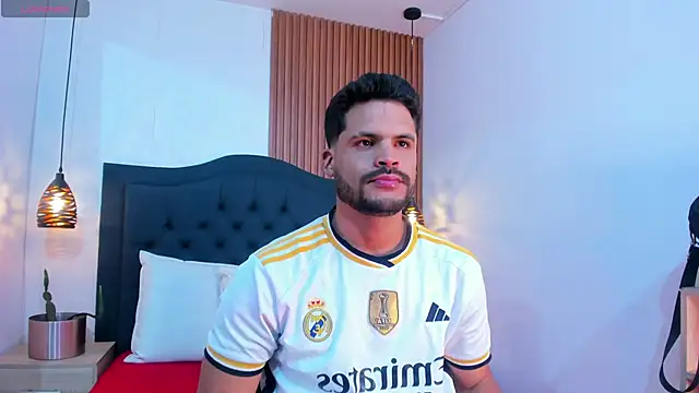 Snapshot of Hamilton_0 chatting on October 27, 9:19 pm Hamilton 0 online show from October 27, 9:19 pm