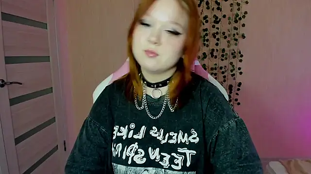 Snapshot of Lovly_Vixen chatting on October 25, 8:33 am Lovly Vixen online show from October 25, 8:33 am