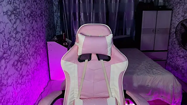  Lachica  online show from November 10, 6:56 am