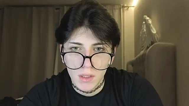 Oliver star boy  online show from January 14, 4:56 pm