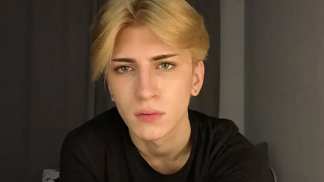 Oliver star boy  online show from May 5, 6:27 pm