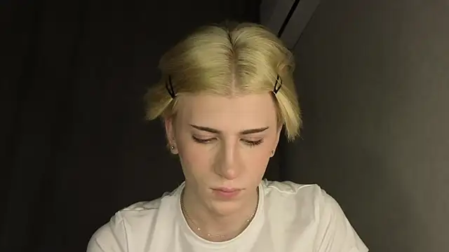 Oliver star boy  online show from May 12, 6:16 pm