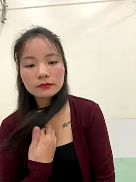 Snapshot of Bee_Yellow00 chatting on October 24, 4:53 am Bee Yellow00 online show from October 24, 4:53 am