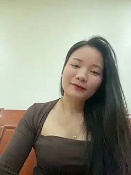 Bee Yellow00 online show from November 3, 4:47 am