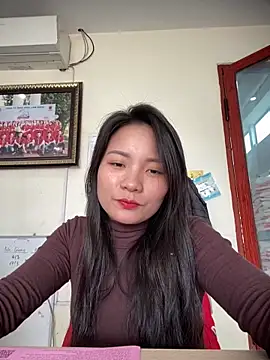 Bee Yellow00 online show from March 12, 3:01 am