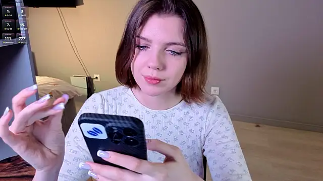 Snapshot of PollyRouge__ chatting on February 4, 8:47 pm PollyRouge online show from February 4, 8:47 pm