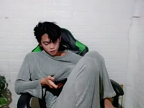 Snapshot of AsianCuteGuy21 chatting on April 5, 5:10 pm AsianCuteGuy21 online show from April 5, 5:10 pm