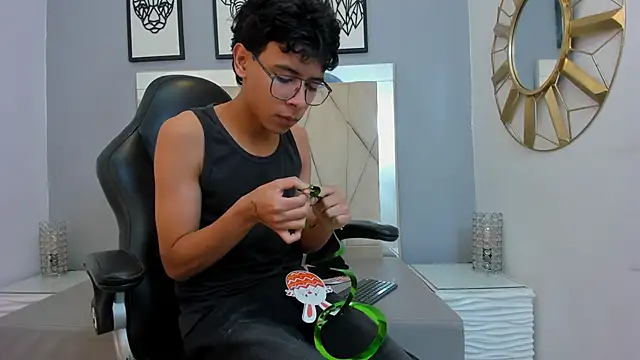 adams bobby online show from April 4, 11:08 am