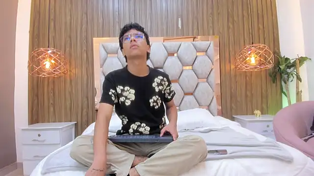 adams bobby online show from June 19, 11:14 am