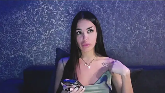 velvetveyraX online show from January 8, 3:25 pm